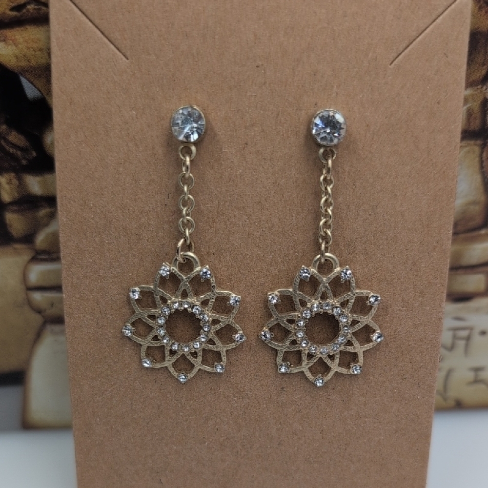 Elegant Goldtone Crystal Flower Drop Earrings - Refined Classic 18$